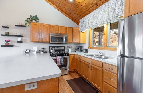 The Galena Territory House | Driftless Haus | Hot Tub · Fire Pit · 3 King Ensuites | Galena Territory