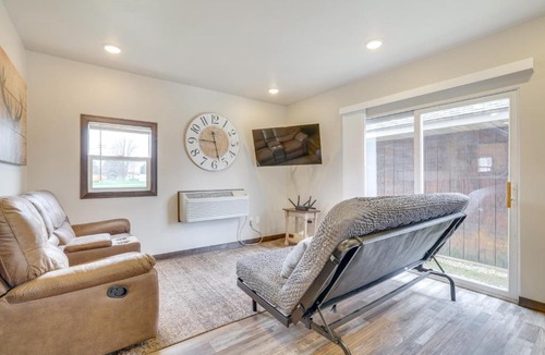 Waumandee House | Dual Cabin Retreat Near Mississippi River Fun!