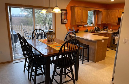 Oshkosh House | EAA House! Cozy sub division home within 2 miles of EAA grounds!