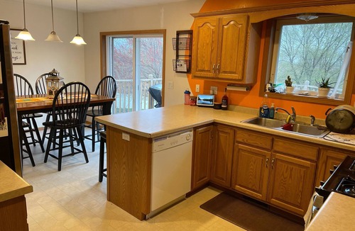 Oshkosh House | EAA House! Cozy sub division home within 2 miles of EAA grounds!