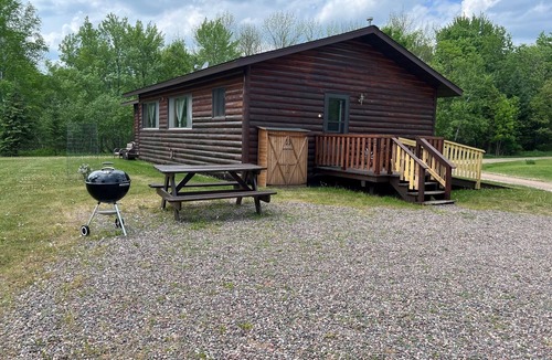 Winter Cabin | EAGLE LODGE - Large log cabin on the E. Fork of Chippewa River