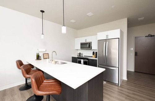 Lower East Side Apartment | East Side Luxury 1BR Apt - Near Brady St with Balcony and Lounge - Sleeps 4
