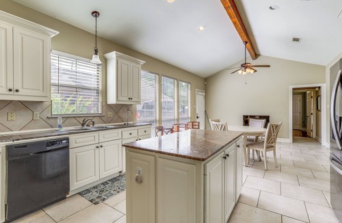 Prairieville House | Easy Access to I-10: Family Home in Prairieville!