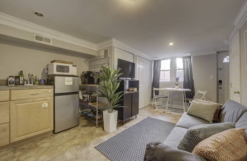 Eckington Condo | Eckington Cozy & Private Unit + Free Gated Parking