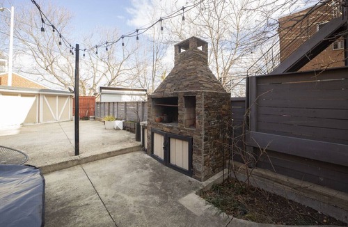 Eckington Condo | Eckington Cozy & Private Unit + Free Gated Parking