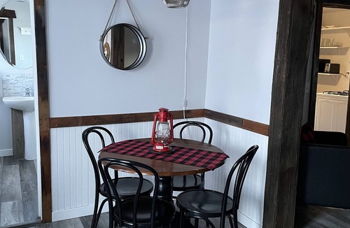 Southside House | Eclectic & Fun Lumberyard Urban Cabin #2 in downtown, next to NAU