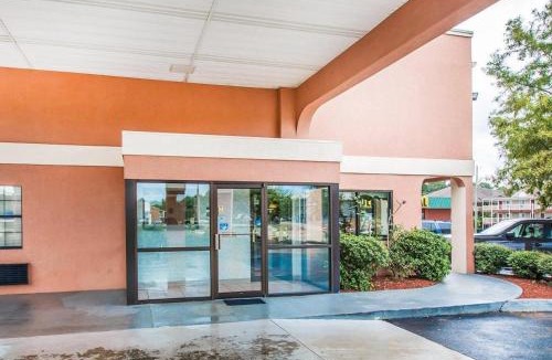 Dothan Cabin | Econo Lodge Dothan West