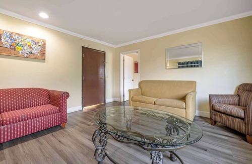 Moreno Valley Hotel | Econo Lodge Moreno Valley