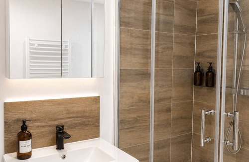 Tremblay-en-France Apartment | EDEN SUITE 10-minute stop at CDG Parc des Expos – Parc Astérix – Disney Vallée Village