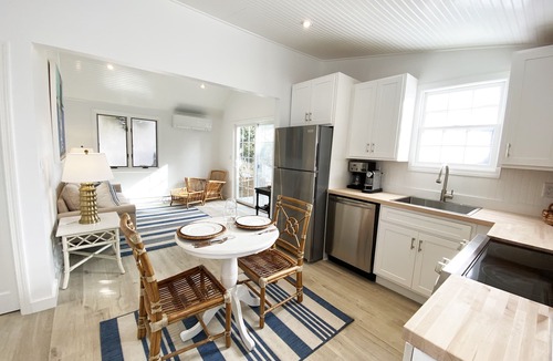 Katama Cottage | Edgartown Designer Cottage between Town & Beach.