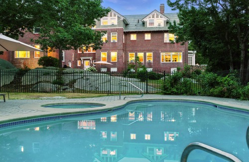 Gloucester House | Edgemoor Estate - 11 Bed/6.5 Bath (Sleeps 26) - Heated Pool Jacuzzi Beach