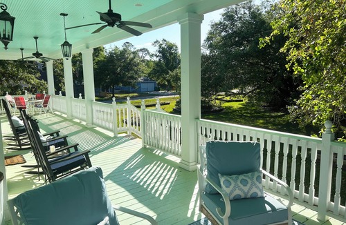Waveland House | Eleanor Oaks - ! Beach Access ! -Large Front Porch & Courtyard