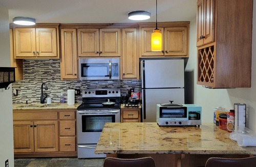 Downtown Minneapolis Condo | Elegant 2BR Retreat, Walk to Downtown. Premium Comfort. Few Minutes to Downtown.