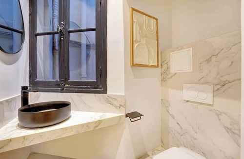 Quartier de la Porte-Saint-Denis Apartment | ELEGANT 3BR APARTMENT WITH ENSUITE BATHS NEAR CANAL SAINT-MARTIN