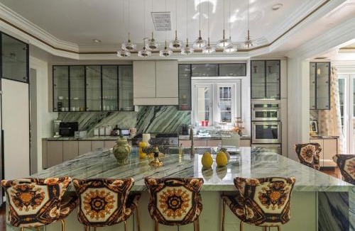 McLean House | Elegant 7BR Retreat Cinema BBQ Views
