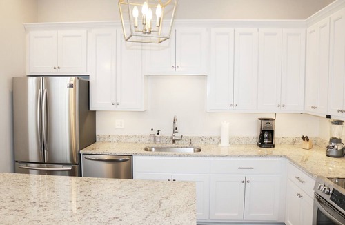 Lower Garden District Apartment | Elegant Historic 1906 2BR Balcony Lower Garden District