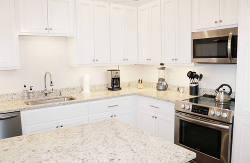 Lower Garden District Apartment | Elegant Historic 1906 2BR Balcony Lower Garden District