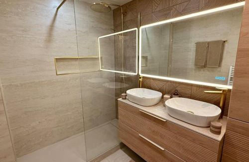 Belleville Apartment | Elegant & Spacious Apartment - Paris 20