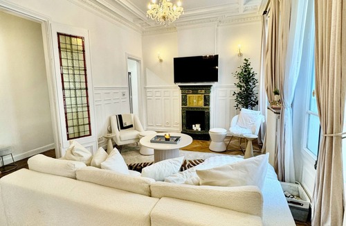 Quartier de Rochechouart Condo | Elegant Unique 2BR Condo 100m² Quiet Luxury with Workspace Central Paris 9