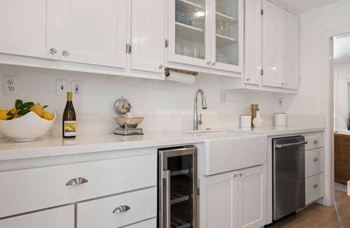 East Mesa House | Elevated Seaside Escape with Charming Interior & Relaxing Outdoor Spaces