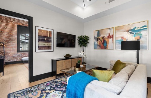 Arts/Warehouse District Apartment | Eleven48 Hotel