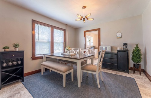 Ely House | Ely Group Retreat 5 bedrooms, 3 Bath, Huge Lawn