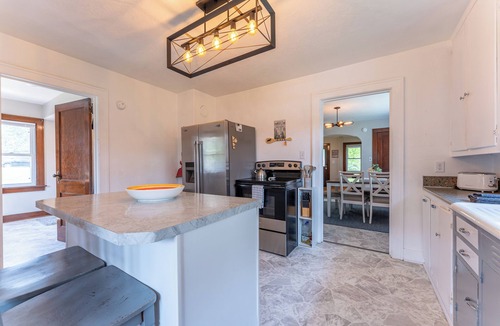 Ely House | Ely Group Retreat 5 bedrooms, 3 Bath, Huge Lawn