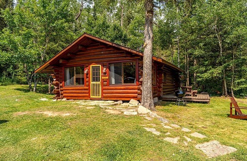 Ely Cabin | Ely Pet-Friendly Cabin Rental for Memorable Lakeside Vacations in Minnesota