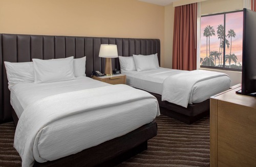Paradise Valley Village Hotel | Embassy Suites by Hilton Phoenix Scottsdale