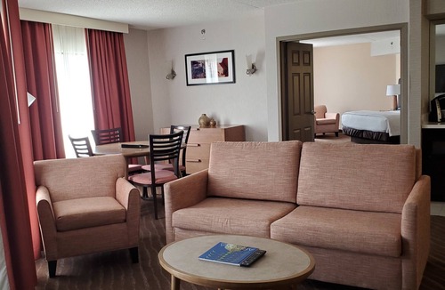 Paradise Valley Village Hotel | Embassy Suites by Hilton Phoenix Scottsdale