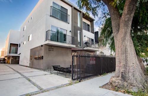 Toluca Lake House | Emerald Garden at Case Collective