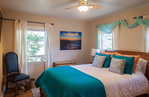 Ventura House | ENCHANTING 1929 VENTURA BEACH TOWN BUNGALOW with a HAPPY VIBE