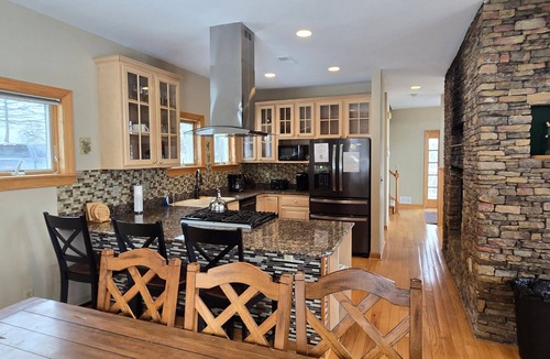 Mountainside House | Endless Lake Views | Hot Tub + Game Room