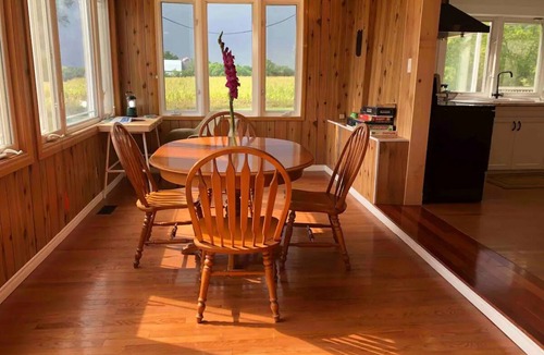 Prince Edward Cottage | Enjoy all that the County has to offer! Located close to all the things.