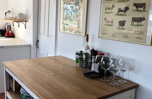 Prince Edward Cottage | Enjoy all that the County has to offer! Located close to all the things.