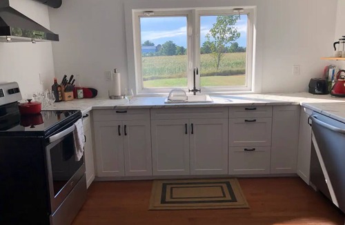 Prince Edward Cottage | Enjoy all that the County has to offer! Located close to all the things.