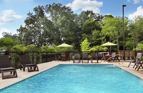 Richland House | Enjoy Chic Relaxation in Your Stunning Room