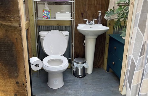 Knoxville Cabin | Enjoy nature in this 1-bedroom cabin with AC/Heat in rural Knoxville, Iowa.