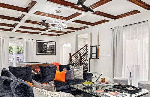 Woodland Hills Villa | Enjoy the California Sunshine