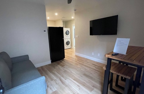 Lathrop Apartment | Enjoyable 1-bedroom apartment with AC in charming Lathrop