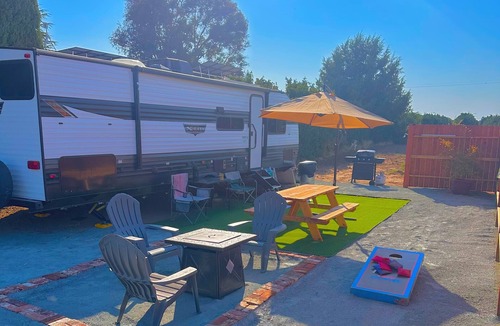 Reedley House | Enjoyable 2-bedroom RV/trailer with AC in Reedleyin the country