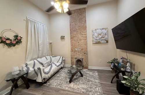 Holy Cross District House | Enjoyable a cozy 1-bedroom house with AC in charming New Orleans