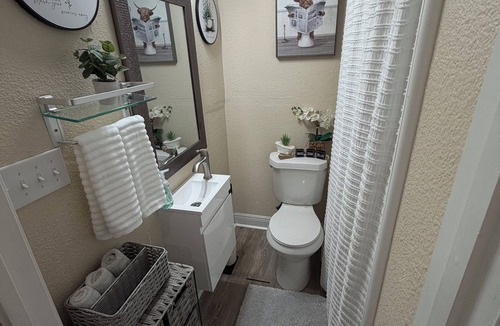 Holy Cross District House | Enjoyable a cozy 1-bedroom house with AC in charming New Orleans