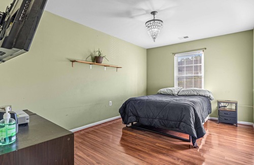 Manassas Apartment | Entire Condo Oasis in Old town Manassas
