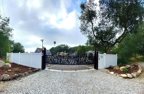 Rainbow CDP House | Entire cozy two floor guest house located in rainbow near Temecula