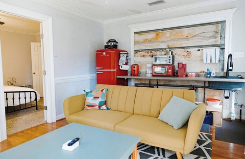 Mobile House | Entire Family Home with Projector & Pet-Friendly - sleeps 20