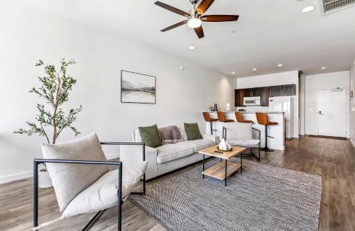 Baton Rouge Apartment | Entire High-Rise Apartment - 2BD