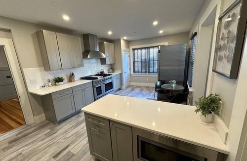 Newport House | Entire Modern 7 Unit 7 Bath Boutique Inn on historic Pelham St. in downtown Newport