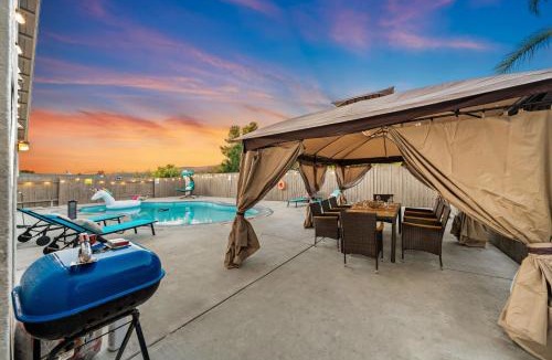 Rancho Penasquitos House | Entire Private House with Garage, Pool, King Bed, Gated Yard, 4 Bedrooms 2 Bathrooms, in Rancho Penasquitos, Available Now