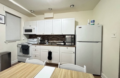 Downtown Baltimore Apartment | Entire Unit-5min to M&TBank Camden Yards